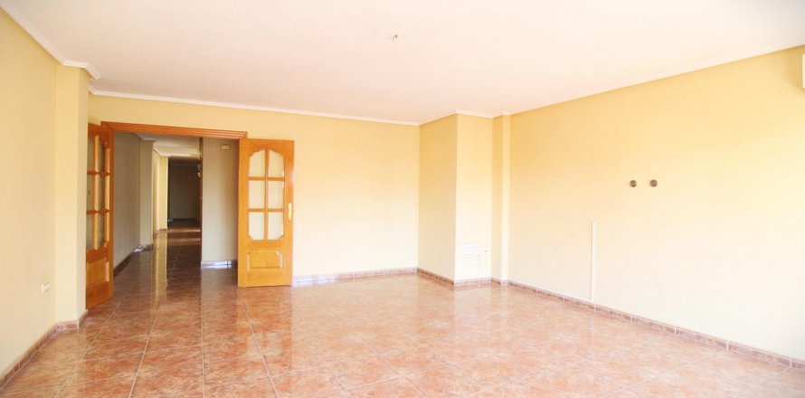Apartment Torrevieja, Alicante, Spain 3 bedrooms, 138 sq.m. No. 131581