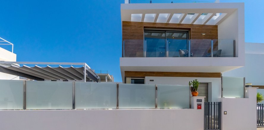 Villa in Villamartin, Alicante, Spain 3 bedrooms, 199 sq.m. No. 131582