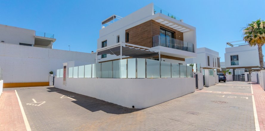 Huvila Villamartin, Alicante, Espanja 3 makuuhuonetta, 199 m2 No. 131582