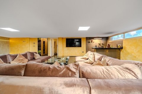 Villa for sale Torrevieja, Alicante, Spain 5 bedrooms, 438 sq.m. No. 127230 - photo 22