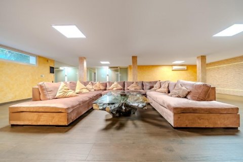 Villa for sale Torrevieja, Alicante, Spain 5 bedrooms, 438 sq.m. No. 127230 - photo 16