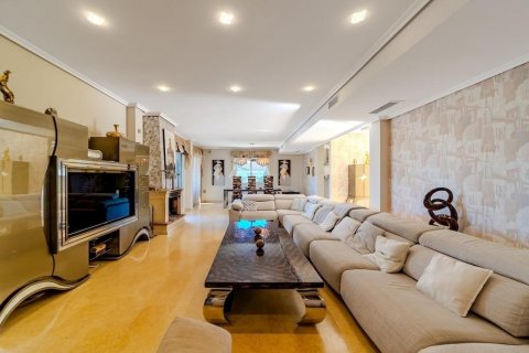 Villa for sale Torrevieja, Alicante, Spain 5 bedrooms, 438 sq.m. No. 127230 - photo 3