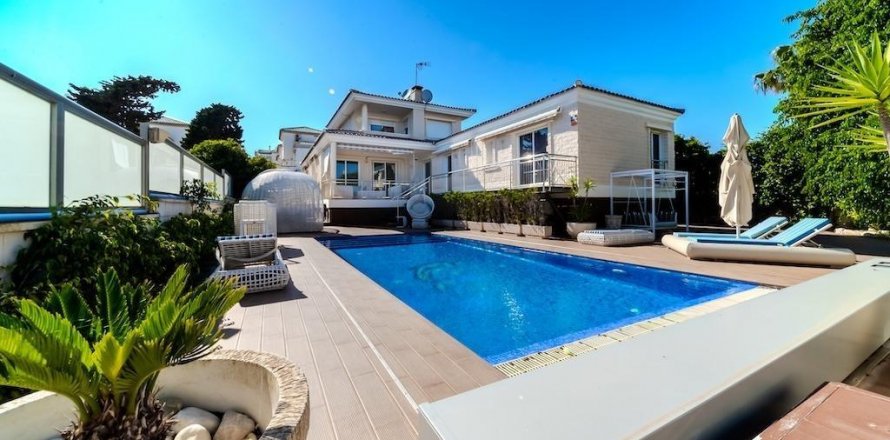 Villa Torrevieja, Alicante, Spain 5 bedrooms, 438 sq.m. No. 127230