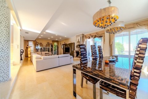 Villa for sale Torrevieja, Alicante, Spain 5 bedrooms, 438 sq.m. No. 127230 - photo 6