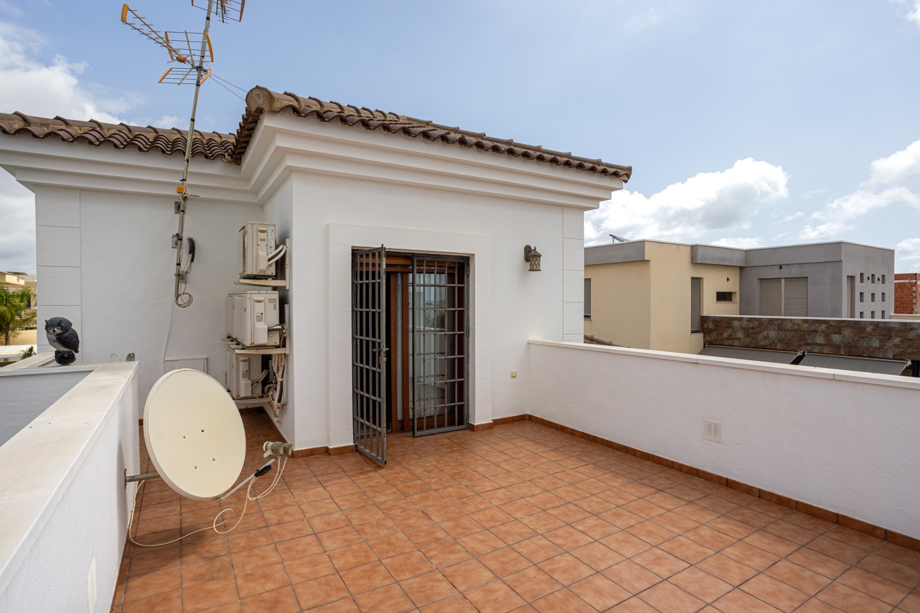 Huvila Los Montesinos, Alicante, Espanja 4 makuuhuonetta, 417 m2 No. 129349