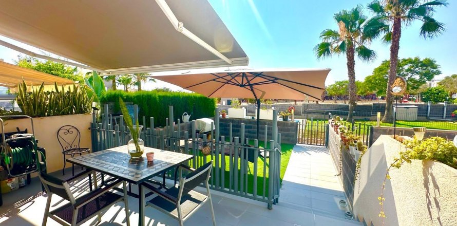 Townhouse Torrevieja, Alicante, Espagne 2 chambres, 115 m2 No. 129073