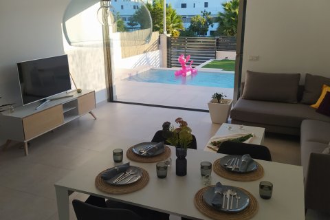 Продажа квартиры в Аликанте, Испания 2 спальни, 93м2 №123276 - фото 13