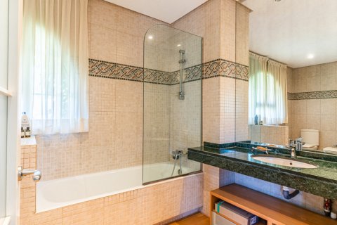 Huvila myytävänä Villafranca Del Castillo, Madrid, Espanja, 5 makuuhuonetta, 846.3 m2 No. 121973 - kuva 17