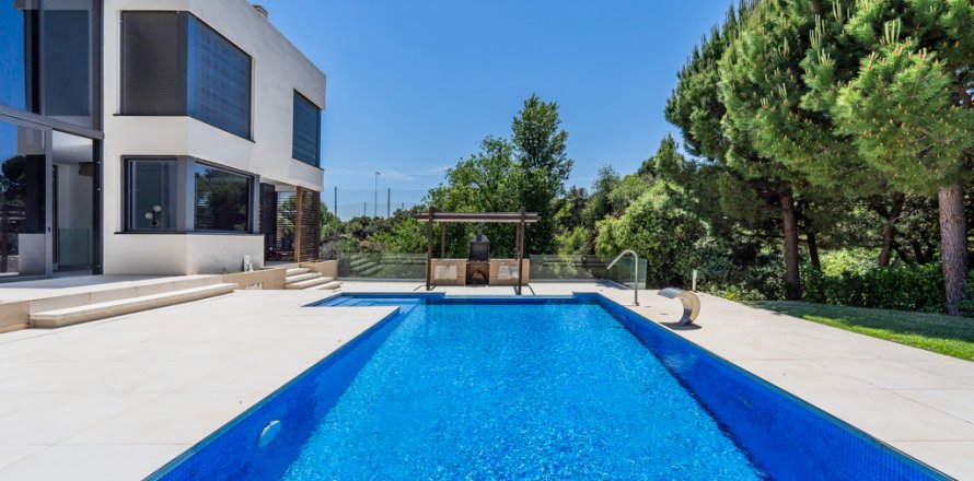 Villa Madrid, Spanien 8 Schlafzimmer, 658 m2 Nr. 121971
