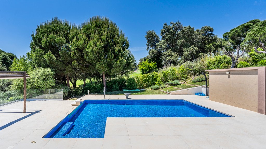 Villa a Madrid, Spagna 8 camere da letto, 658 mq. N° 121971