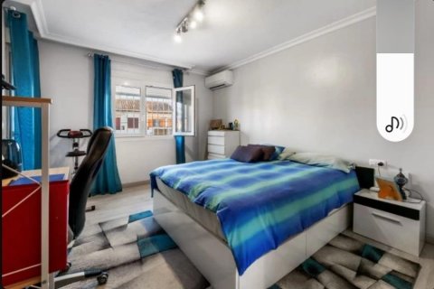 Townhouse for sale Torrevieja, Alicante, Spain 3 bedrooms, 111 sq.m. No. 131604 - photo 13