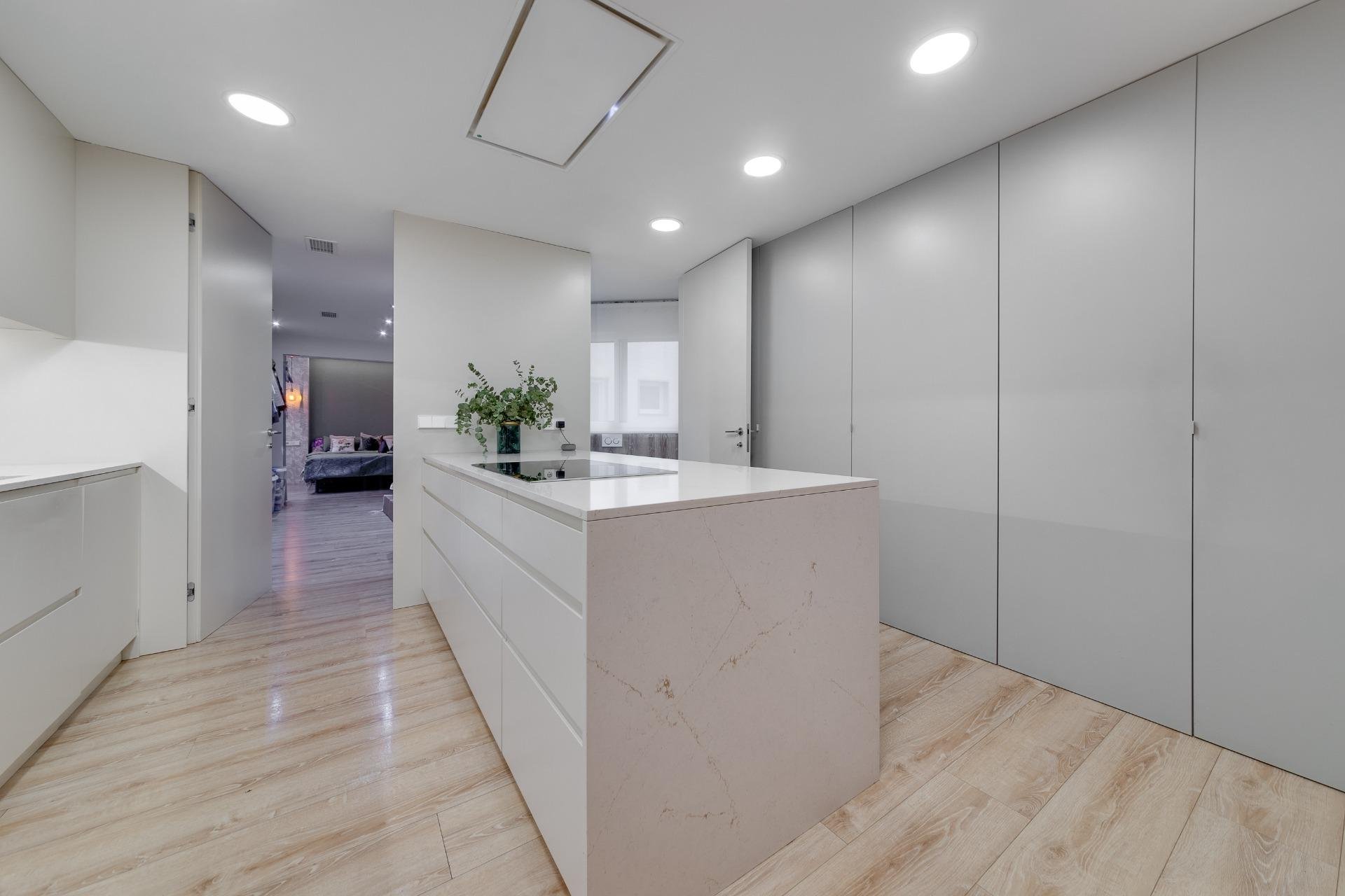 Huoneisto Torrevieja, Alicante, Espanja 4 makuuhuonetta, 265 m2 No. 125733