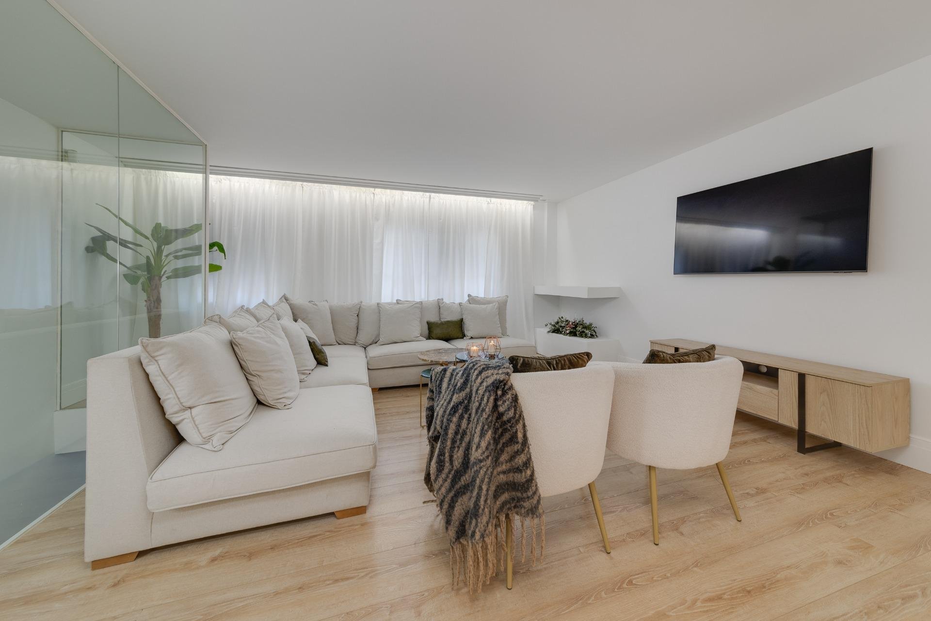 Huoneisto Torrevieja, Alicante, Espanja 4 makuuhuonetta, 265 m2 No. 125733