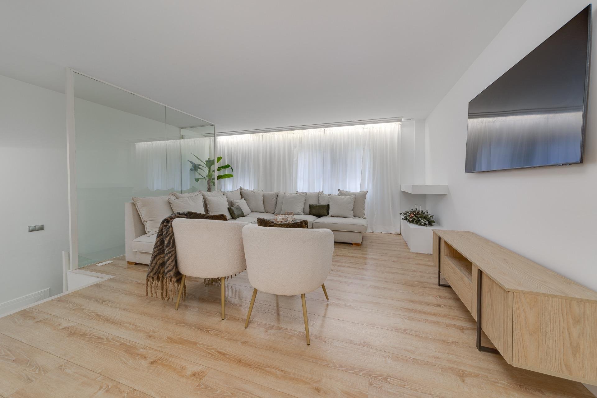 Huoneisto Torrevieja, Alicante, Espanja 4 makuuhuonetta, 265 m2 No. 125733