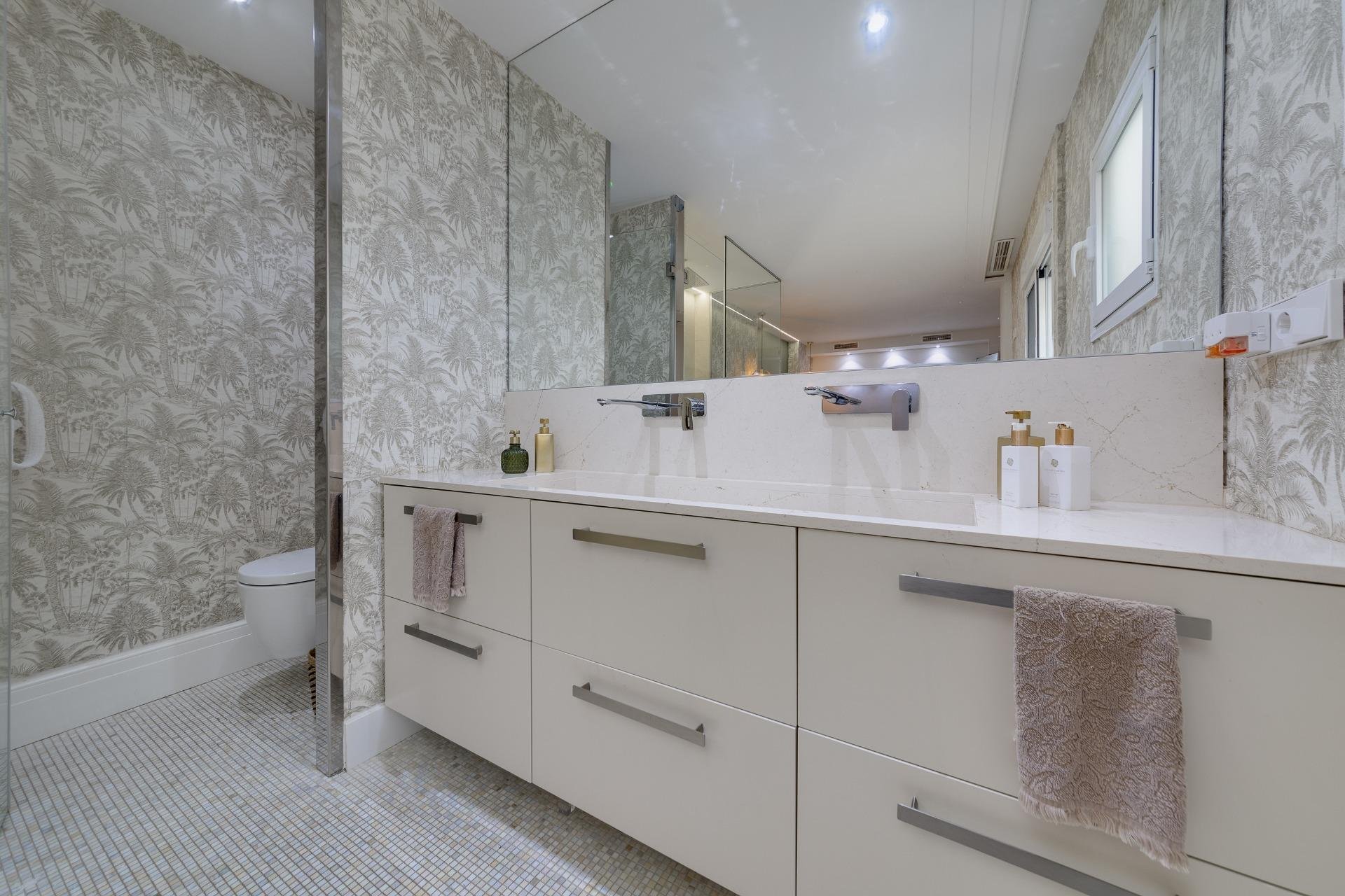 Huoneisto Torrevieja, Alicante, Espanja 4 makuuhuonetta, 265 m2 No. 125733