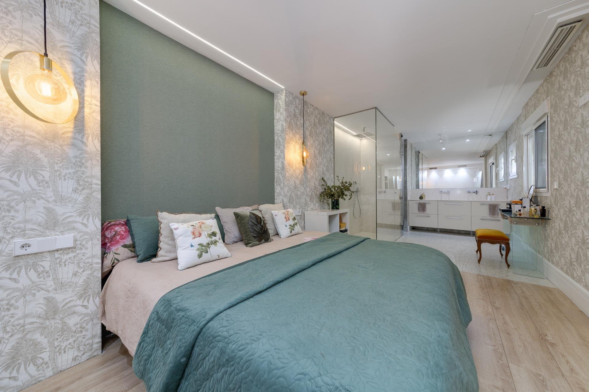 Huoneisto Torrevieja, Alicante, Espanja 4 makuuhuonetta, 265 m2 No. 125733