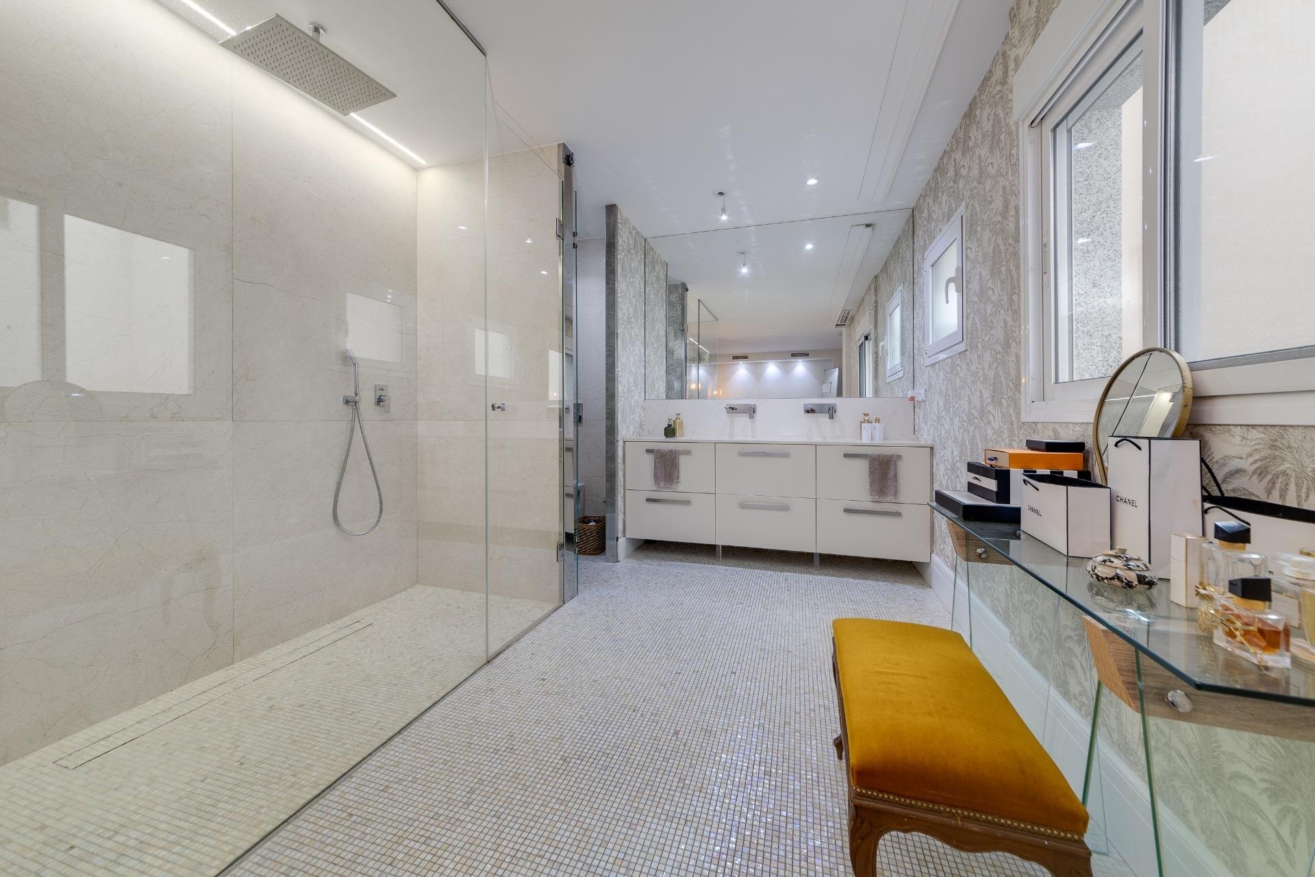 Huoneisto Torrevieja, Alicante, Espanja 4 makuuhuonetta, 265 m2 No. 125733