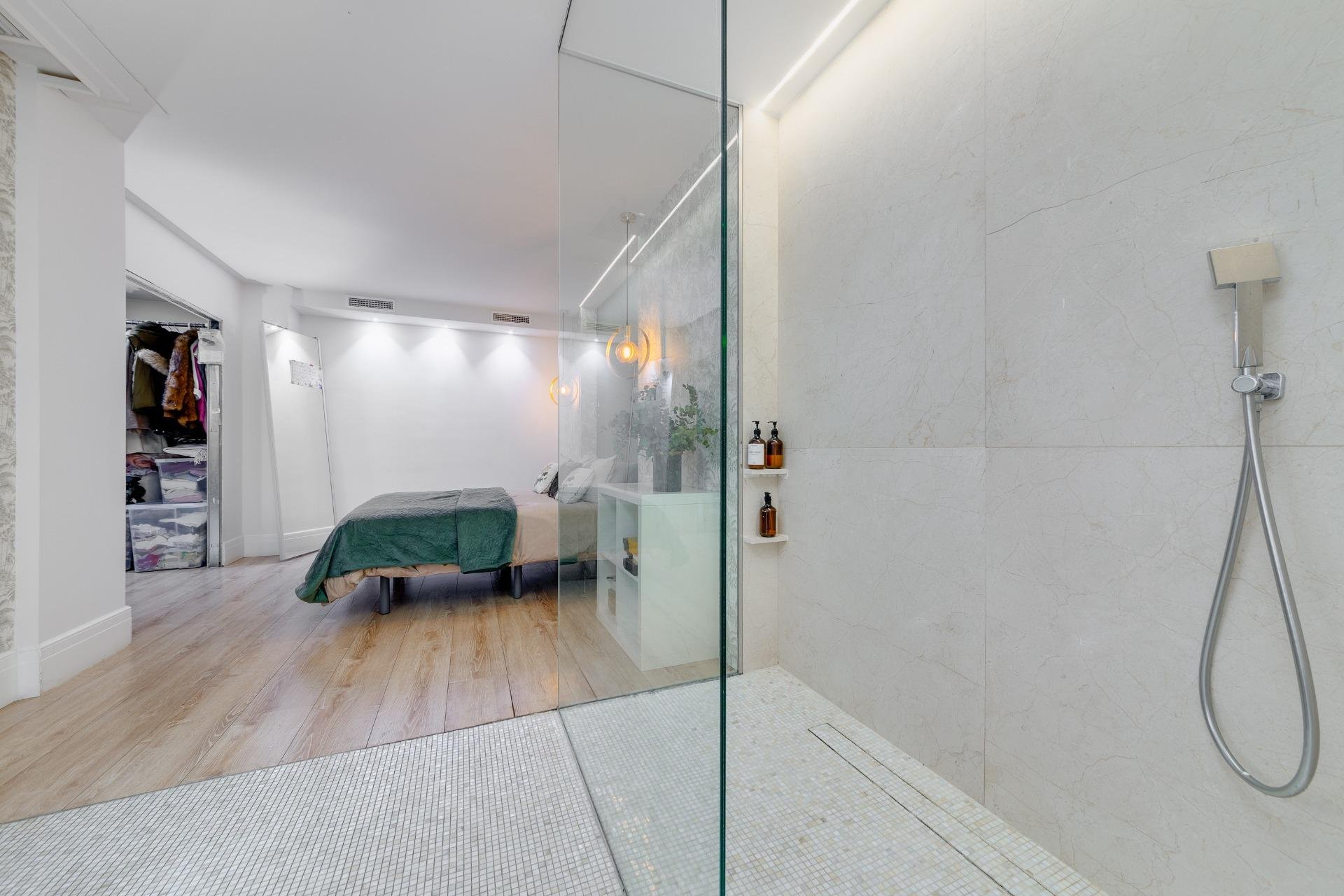 Huoneisto Torrevieja, Alicante, Espanja 4 makuuhuonetta, 265 m2 No. 125733