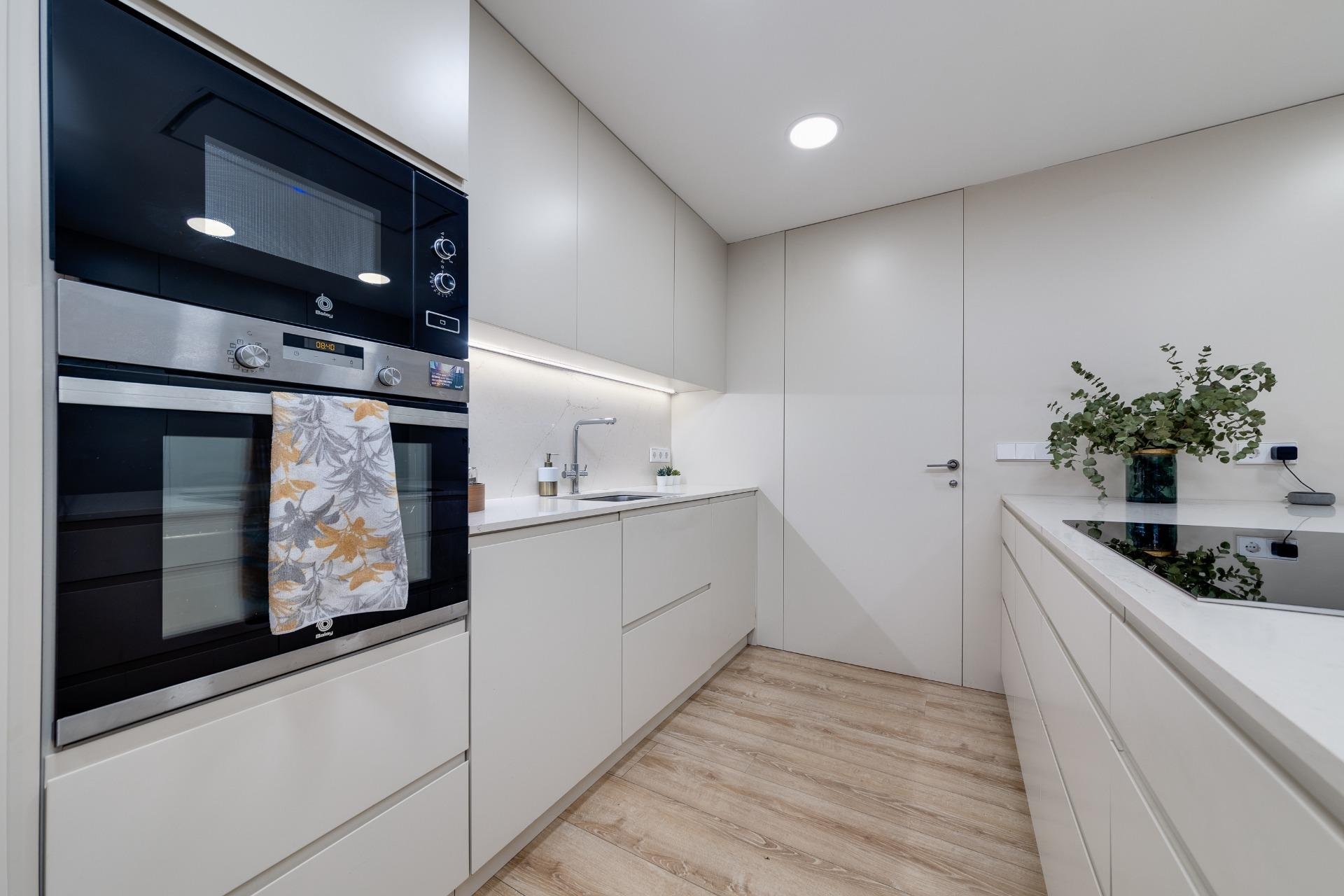 Huoneisto Torrevieja, Alicante, Espanja 4 makuuhuonetta, 265 m2 No. 125733