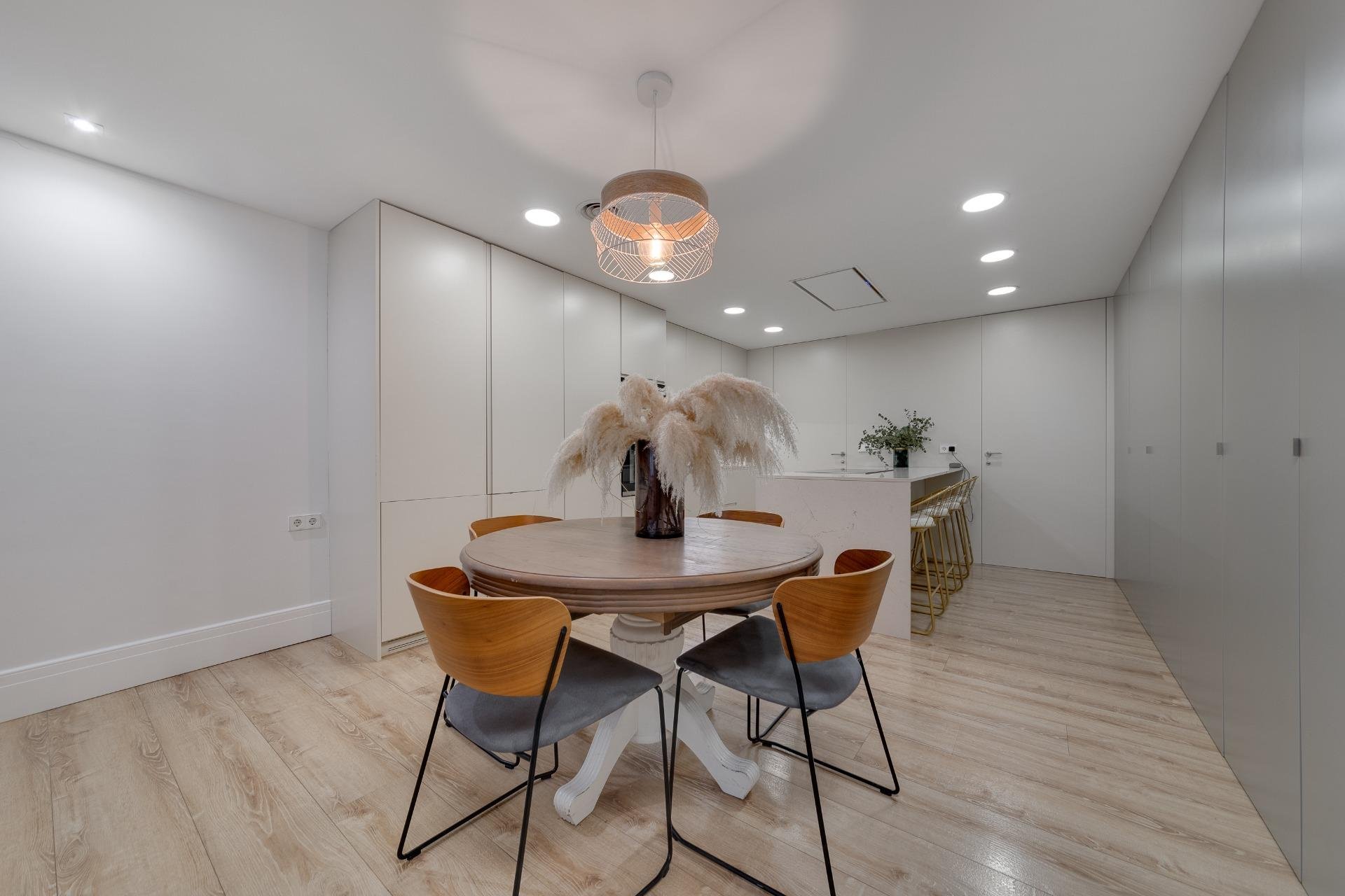 Huoneisto Torrevieja, Alicante, Espanja 4 makuuhuonetta, 265 m2 No. 125733