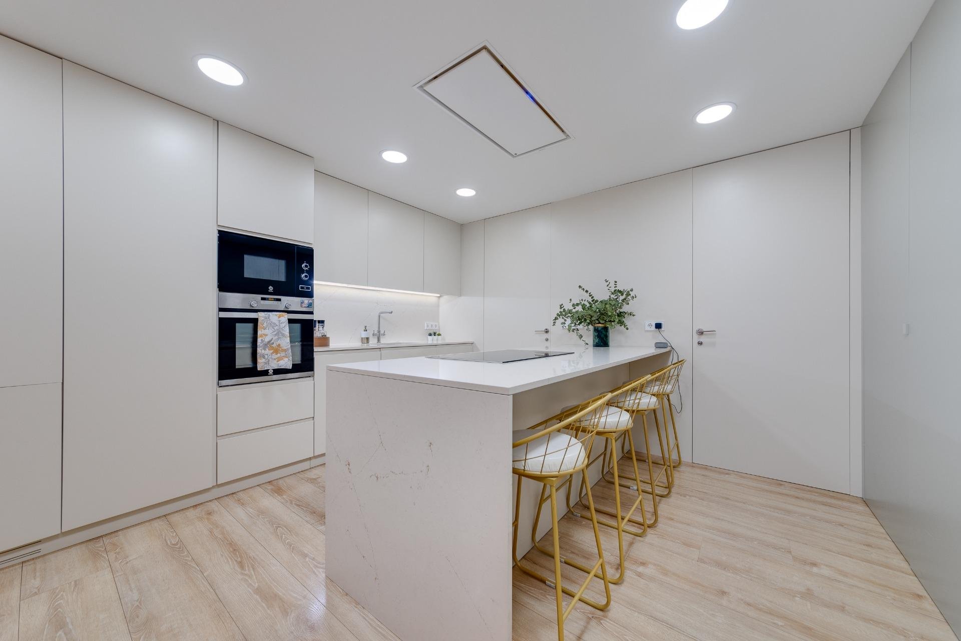 Huoneisto Torrevieja, Alicante, Espanja 4 makuuhuonetta, 265 m2 No. 125733