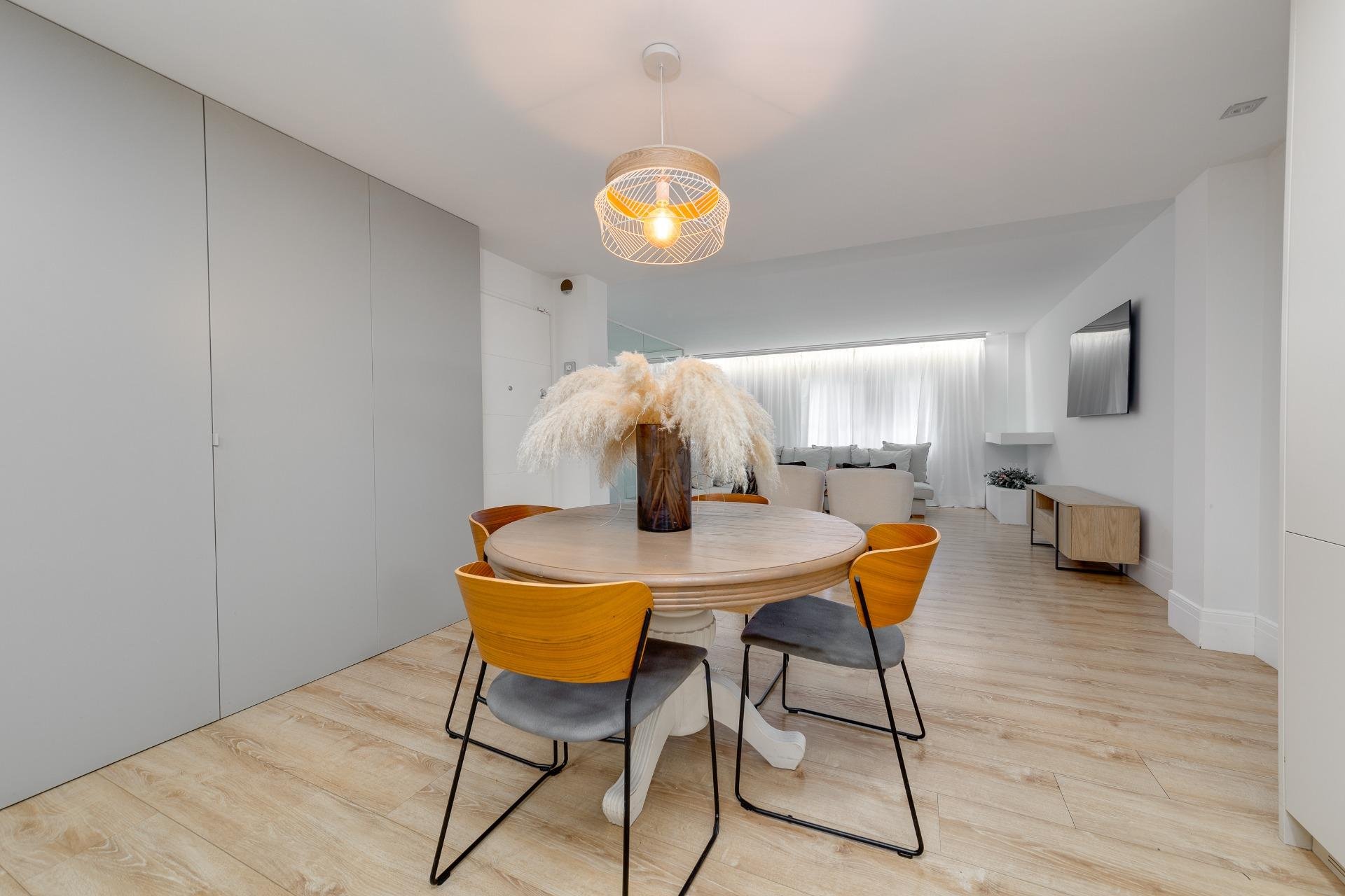 Huoneisto Torrevieja, Alicante, Espanja 4 makuuhuonetta, 265 m2 No. 125733