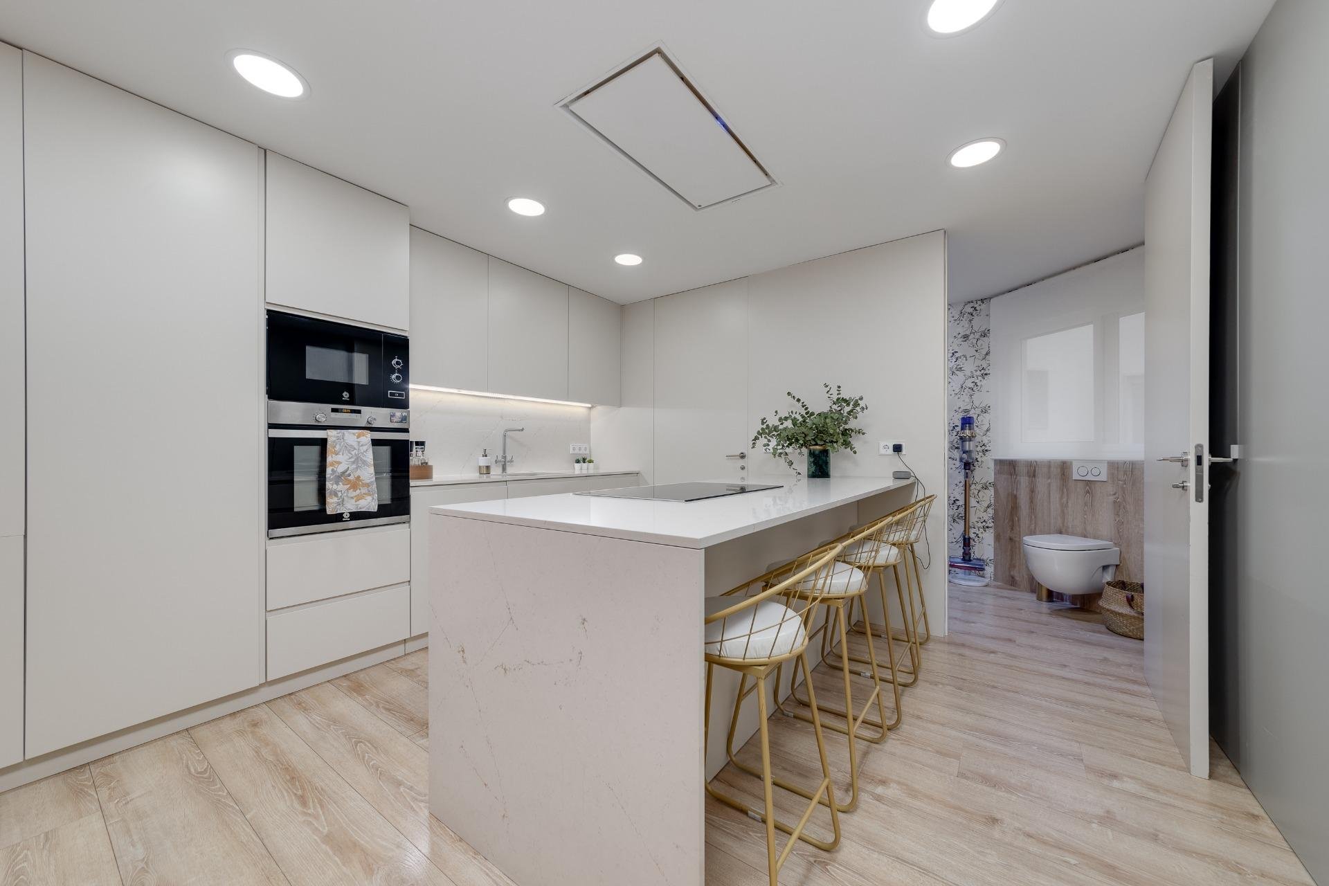 Huoneisto Torrevieja, Alicante, Espanja 4 makuuhuonetta, 265 m2 No. 125733