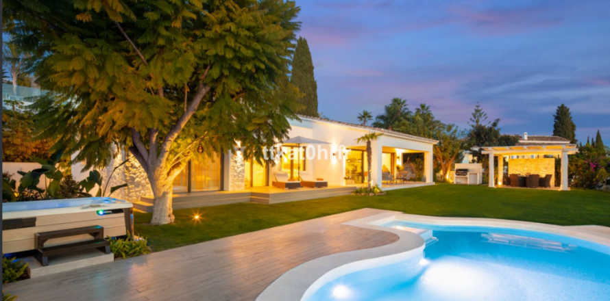 Villa El Rosario, Malaga, Spānijā 3 istabas, 254 m2 Nr. 130688