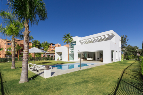Villa en venta Cortes (San Pedro De Alcantara), Málaga, España 4 dormitorios, 443 m2 No. 130686 - foto 1
