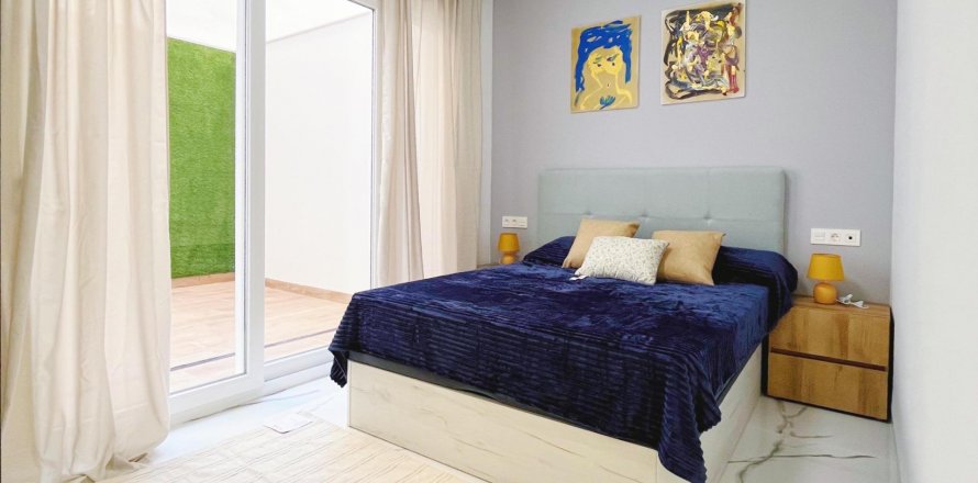 Apartment Torrevieja, Alicante, Spain 2 bedrooms, 90 sq.m. No. 125401