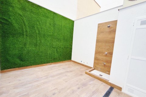 Apartment for sale Torrevieja, Alicante, Spain 2 bedrooms, 90 sq.m. No. 125399 - photo 1