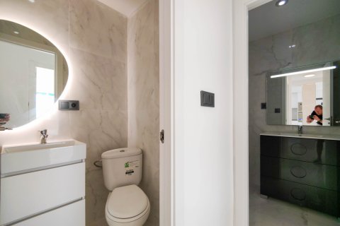 Apartment for sale Torrevieja, Alicante, Spain 2 bedrooms, 70 sq.m. No. 131902 - photo 22