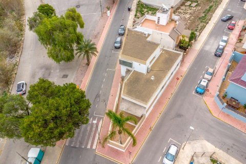 Villa till salu Rojales, Alicante, Spanien 4 sovrum, 404 kvm. Nr. 131904 - foto 1