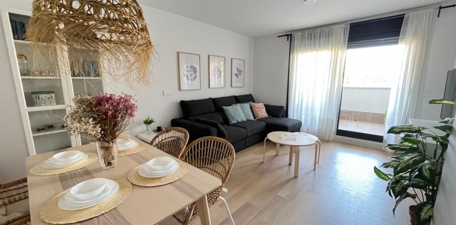 Квартира в Эстепона, Малага, Испания 2 спальни, 90м2 №121868