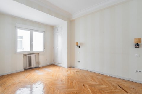 Dzīvoklis pārdošanā Madrid, Spānijā 6 istabas, 352 m2 Nr. 120392 - attēls 23