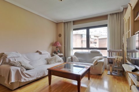 Продажа квартиры в Мадрид, Испания 3 спальни, 128м2 №121427 - фото 4