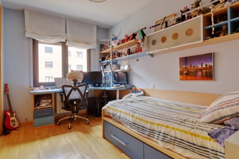 Продажа квартиры в Мадрид, Испания 3 спальни, 128м2 №121427 - фото 14