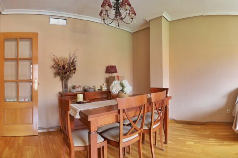 Продажа квартиры в Мадрид, Испания 3 спальни, 128м2 №121427 - фото 5