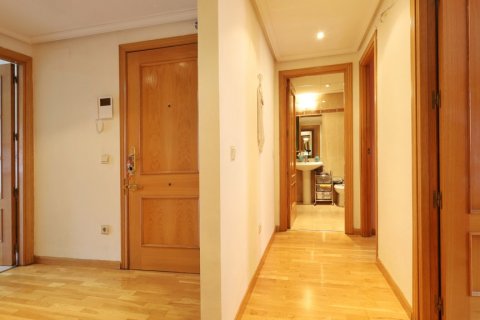 Продажа квартиры в Мадрид, Испания 3 спальни, 128м2 №121427 - фото 8