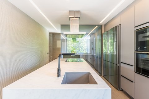 Huvila myytävänä Pozuelo de Alarcon, Madrid, Espanja, 6 makuuhuonetta, 1.16 m2 No. 124766 - kuva 13