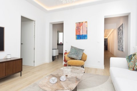 Продажа квартиры в Мадрид, Испания 3 спальни, 117м2 №121814 - фото 5