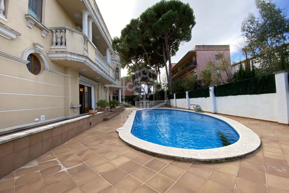 Villa en Castelldefels, Barcelona, España 6 dormitorios, 670 m2 No. 128032