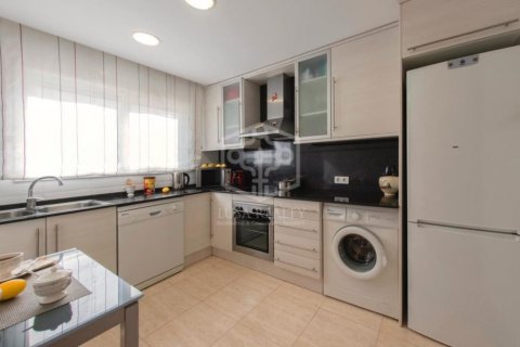 Townhouse for sale Calafell, Tarragona, Spain 5 bedrooms, 200 sq.m. No. 128030 - photo 4