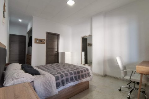 Huoneisto myytävänä Torrevieja, Alicante, Espanja, 4 makuuhuonetta, 197 m2 No. 131570 - kuva 21