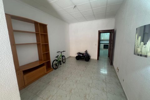 Huoneisto myytävänä Torrevieja, Alicante, Espanja, 4 makuuhuonetta, 197 m2 No. 131570 - kuva 24