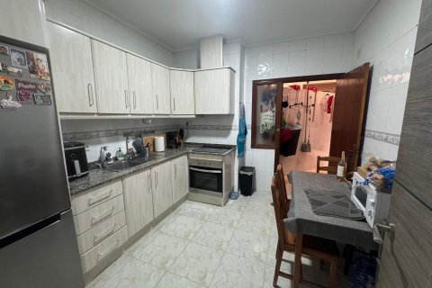 Huoneisto myytävänä Torrevieja, Alicante, Espanja, 4 makuuhuonetta, 197 m2 No. 131570 - kuva 11