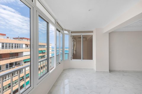 Apartment for sale Torrevieja, Alicante, Spain 3 bedrooms,  No. 131569 - photo 1