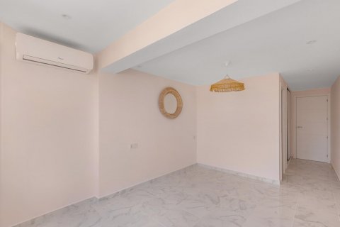 Apartment for sale Torrevieja, Alicante, Spain 3 bedrooms,  No. 131569 - photo 13