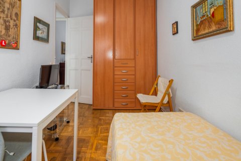 Villa for sale Madrid, Spain 2 bedrooms, 135 sq.m. No. 122388 - photo 16