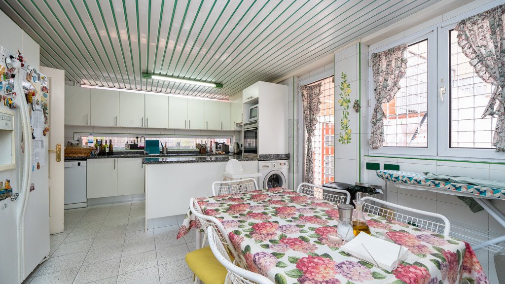 Māja Madrid, Spānijā 6 istabas, 557 m2 Nr. 122387